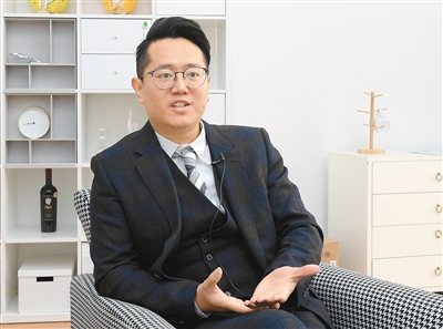 赞西安营商环境》为题,报道了西安红人装网络科技有限公司董事长于一