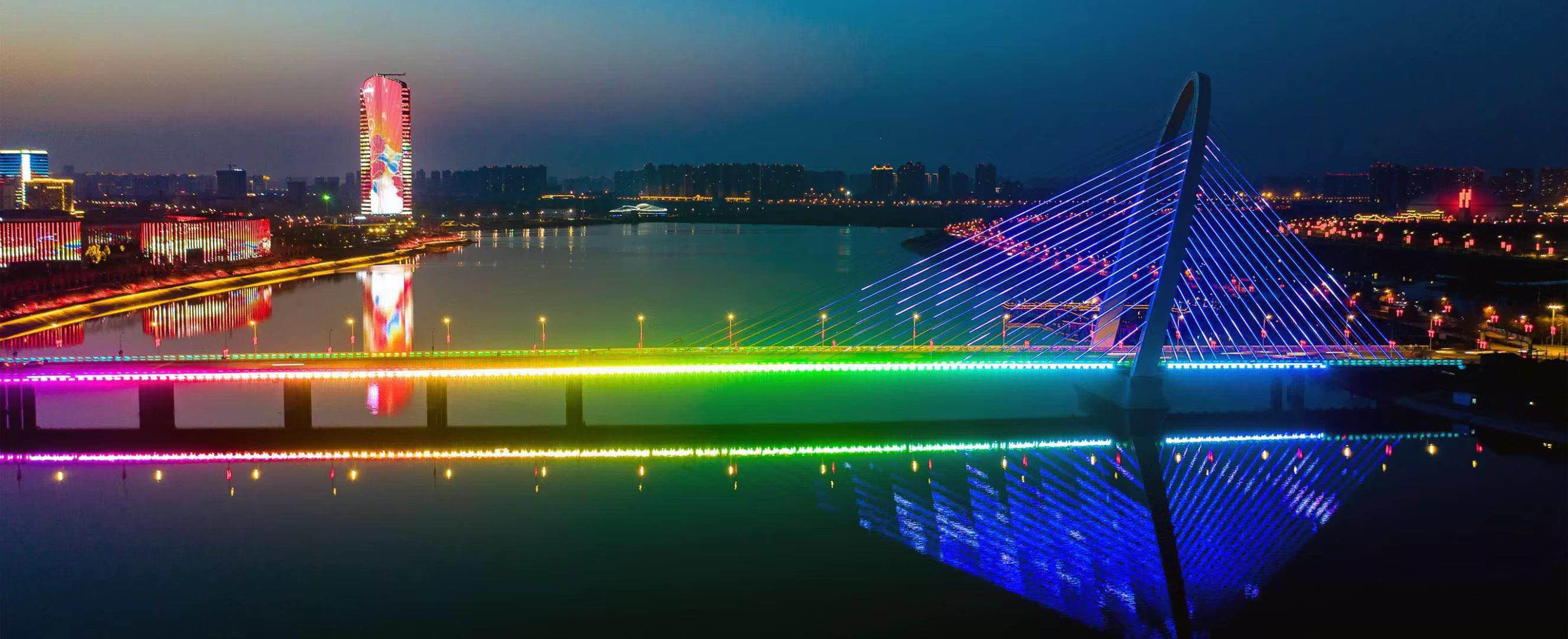 夜色中的浐灞二号桥绚丽夺目