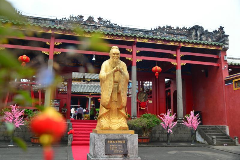 团圆美满的唯美花灯油纸伞,上福香敬拜孔子圣贤,撞钟许愿,请福牌祈愿