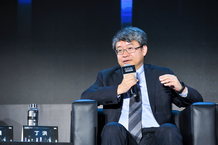 作为未来论坛创始理事,丁健曾成功的领导亚信公司成为第一家在美国