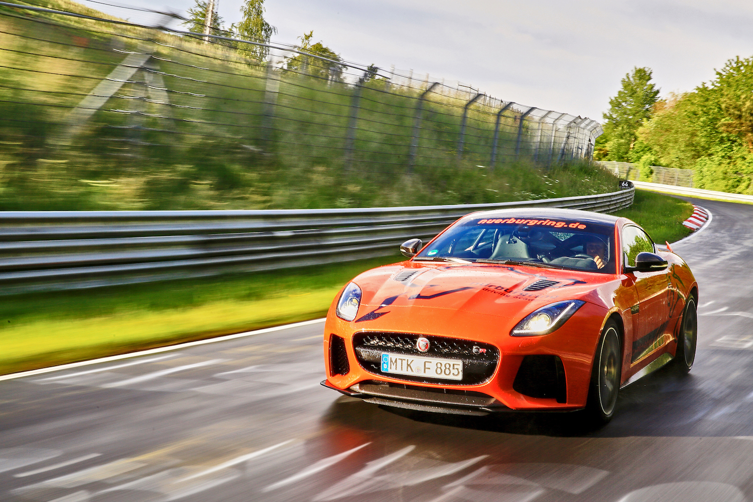 全新捷豹f-type svr征战纽博格林赛道