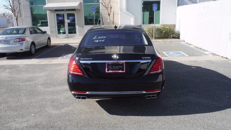 17款奔驰迈巴赫s600典雅的轮毂绝对是点睛之笔