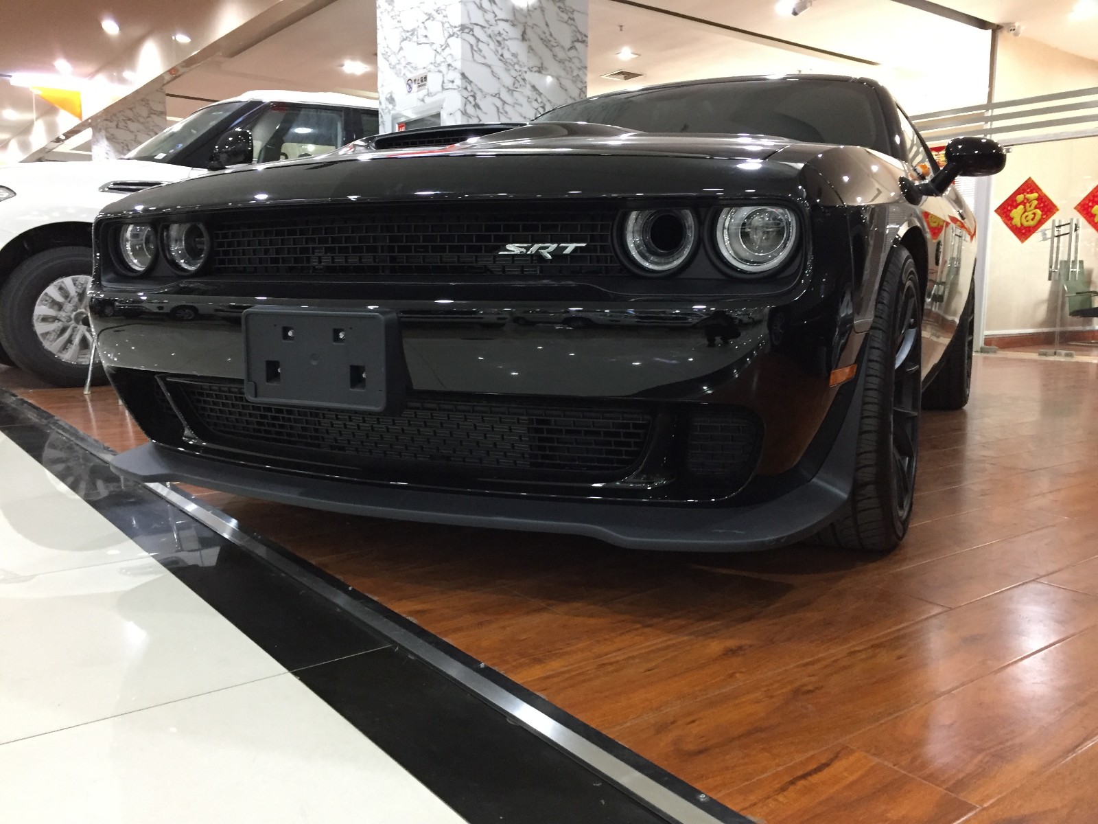 新款道奇地狱猫hellcat港口底价出售