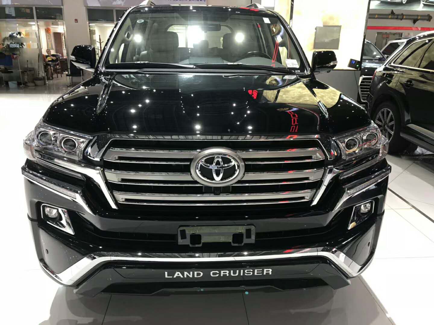 酷路泽4.0黑色越野车 港口公司国庆放价