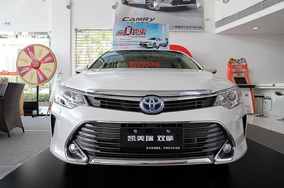 丰田凯美瑞裸车行情 凯美瑞2.0标配价格