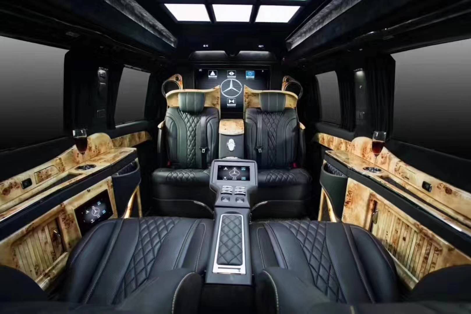 2017款奔驰v260l至尊改装版在内部装潢上也进行升级,车体提供nappa