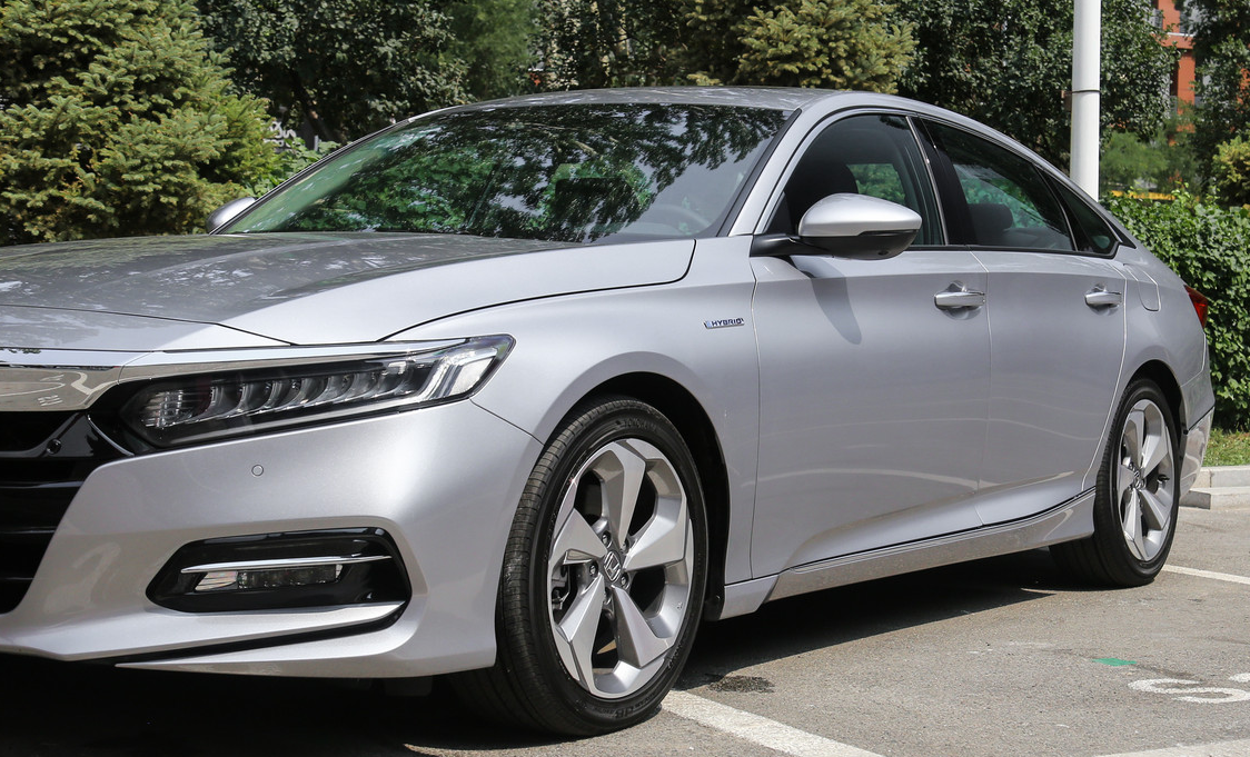 赤峰 降价 正文第十代雅阁(accord)采用honda家族风格的飞翼式前脸