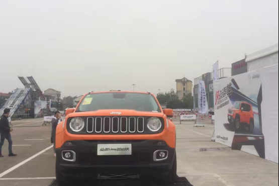 “超驾趣赛道日”