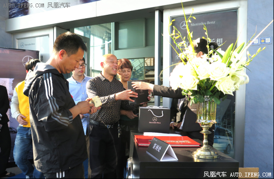 全新梅赛德斯-奔驰新威霆