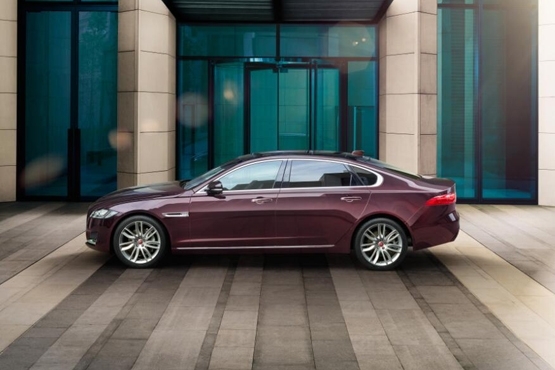 捷豹XFL优雅纵行冰雪