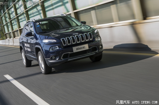 Jeep自由光领“双薪