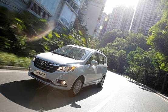 英致737实用7座MPV