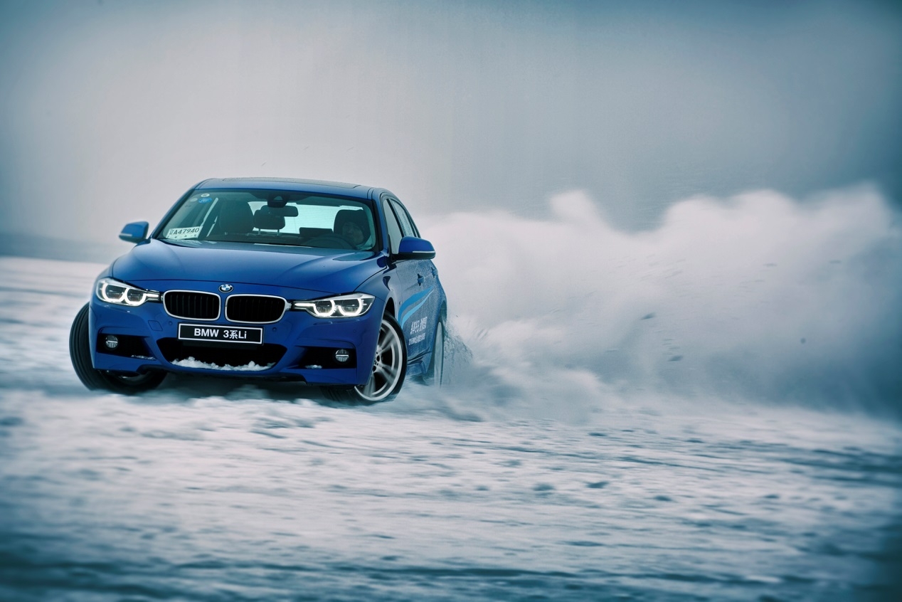 BMW冰雪驾控训练营