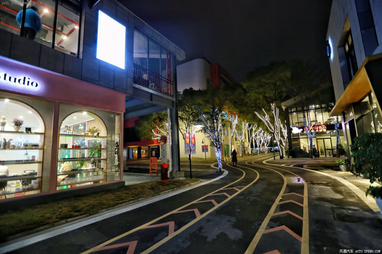 城市的夜晚永不寂寞