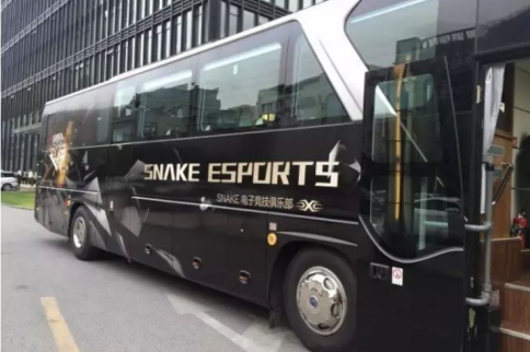 宇通客车变身Snake电