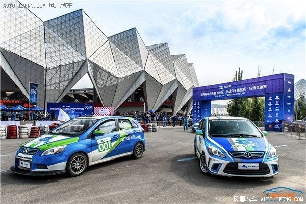 环青海湖电动汽车挑