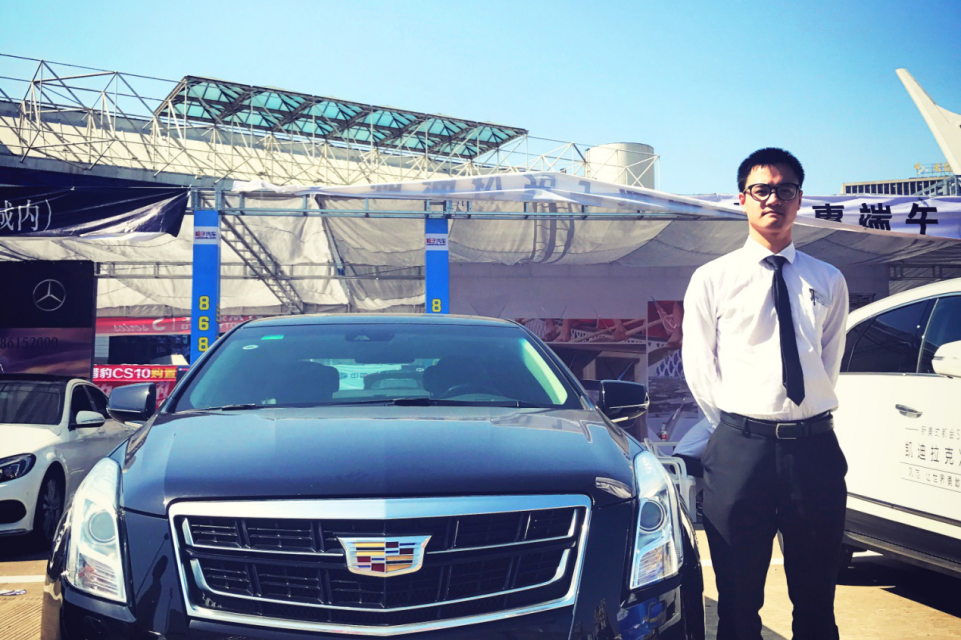 雅戈尔体育馆车展