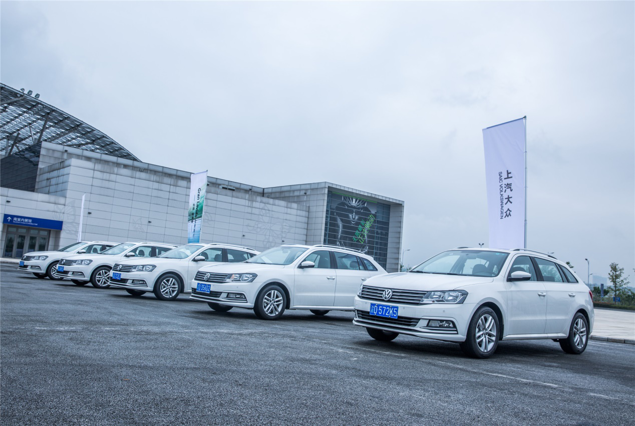 朗行１.２Ｔ拉大巴