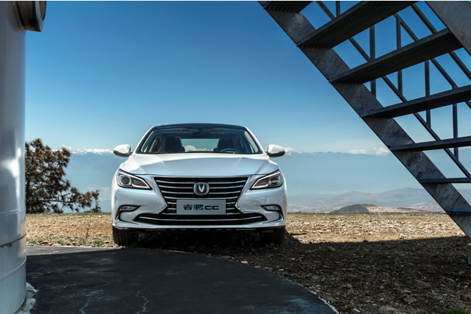 睿骋CC国产B级车标竿