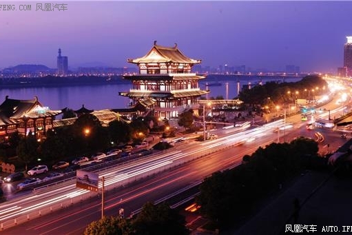 曹操专车闪耀星城