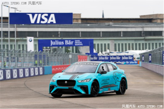 I-PACE eTROPHY 纯电
