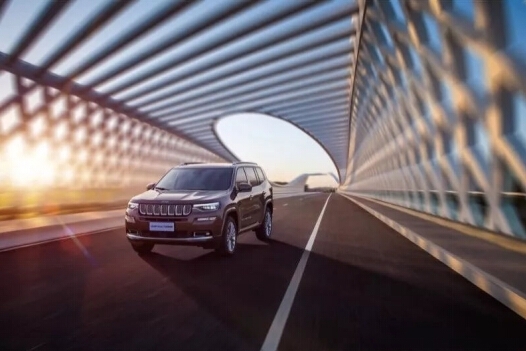 全新大指挥官完全碾