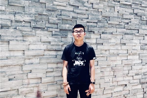 走近博郡Logo设计师