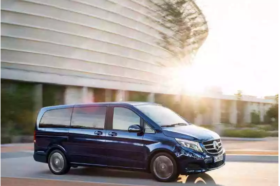 金华九华奔驰V级车