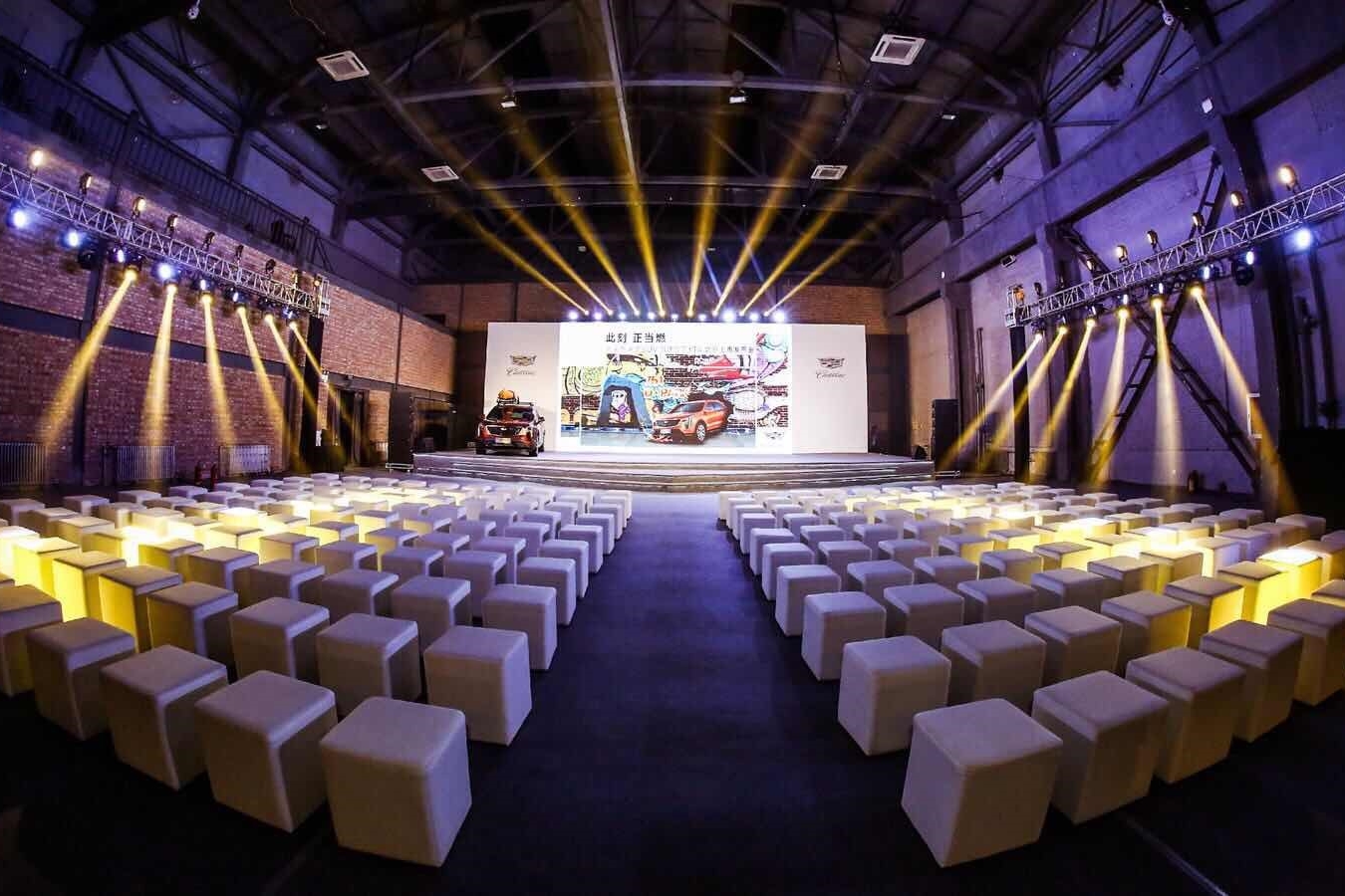 新豪华运动SUV凯迪拉