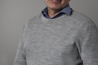 金菓EV James D. Fin