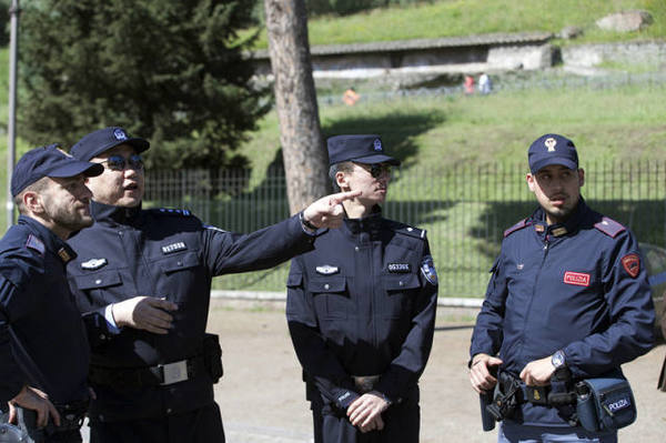 在羅馬鬥獸場遇見中國警察巡邏是種怎樣的體驗