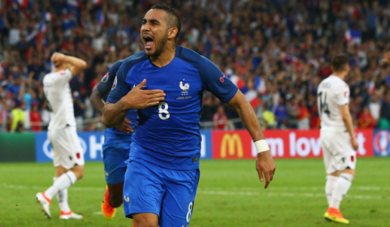 帕耶连续2场补时破门帕耶霸气庆祝飞踹角旗杆凤凰体育讯 欧洲杯小组第