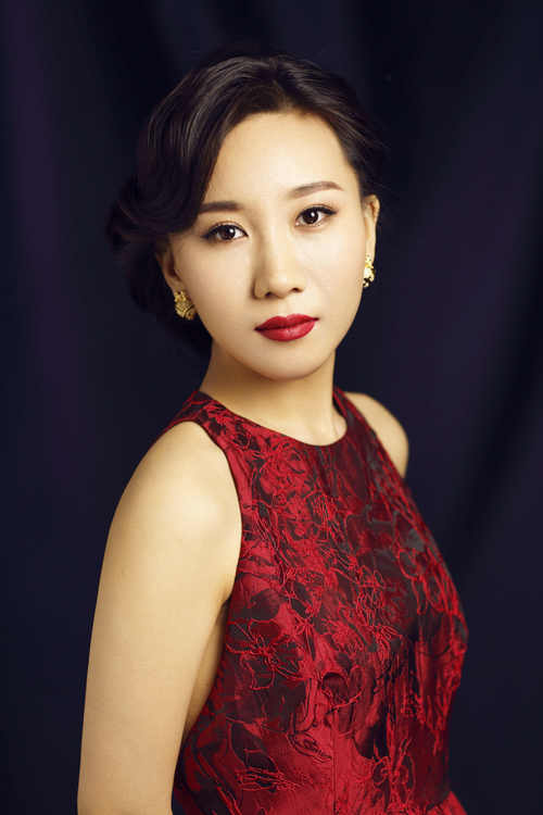 钢琴演奏家张倩热心公益 深入基层献爱心