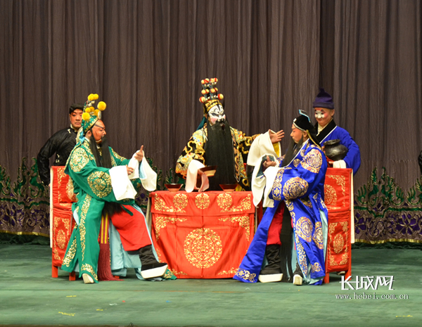 京剧《桃园三结义》剧照.长城网 王潇 摄