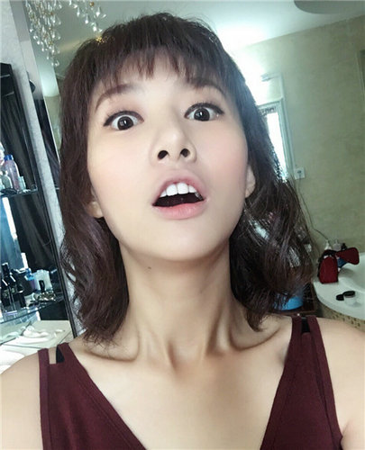 攻主吴优晒自拍照 网友:长发短发都美!