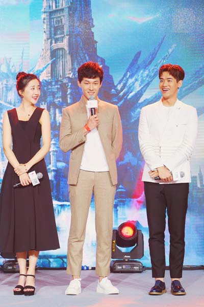 张雨剑亮相《幻城》发布会 呆萌引网友尖叫