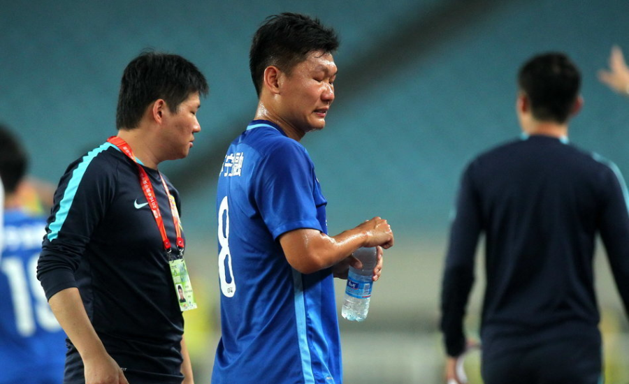 刘建业因伤退场