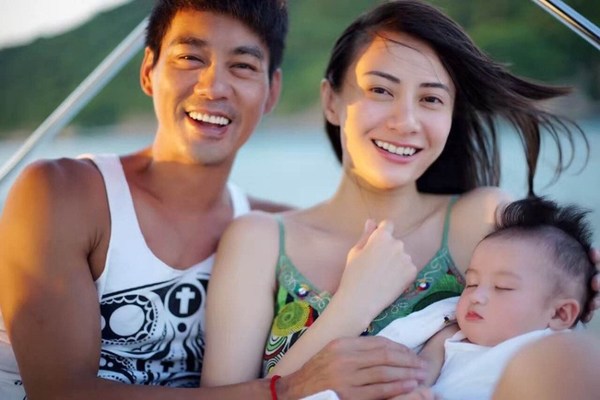 陈国坤生日晒全家福全家高颜值