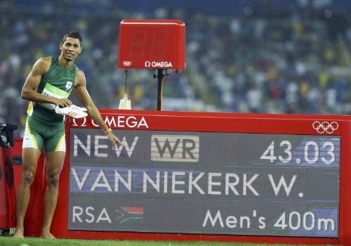 聂科克赢得400米冠军,并打破世界纪录