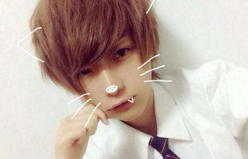 日本萌妹扮男生走红网络 迷倒少女