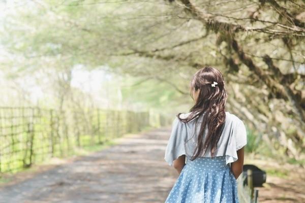 她的背影迷倒无数网友 正面照让人瞬间石化