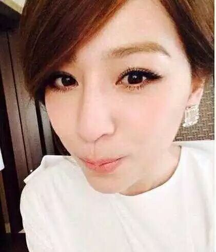 你觉得谁的尖脸更自然?女星尖下巴戳死人