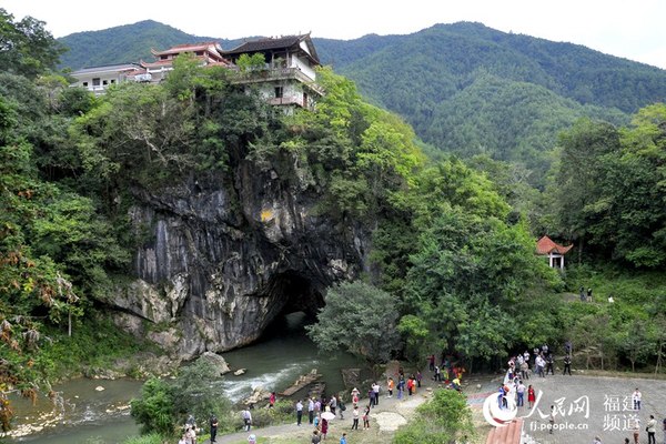 位于长汀县庵杰乡涵前村的汀江源头.吴隆重 摄