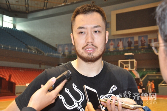 睢冉担任新赛季山东男篮队长 小丁笑言:还能凑齐五个人