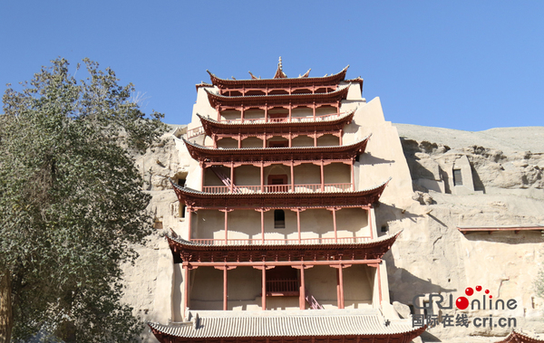莫高窟内的七层塔.摄影:黄蓉