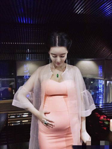 翻版范冰冰何承熹否认整容,并称与老公缘分已尽!