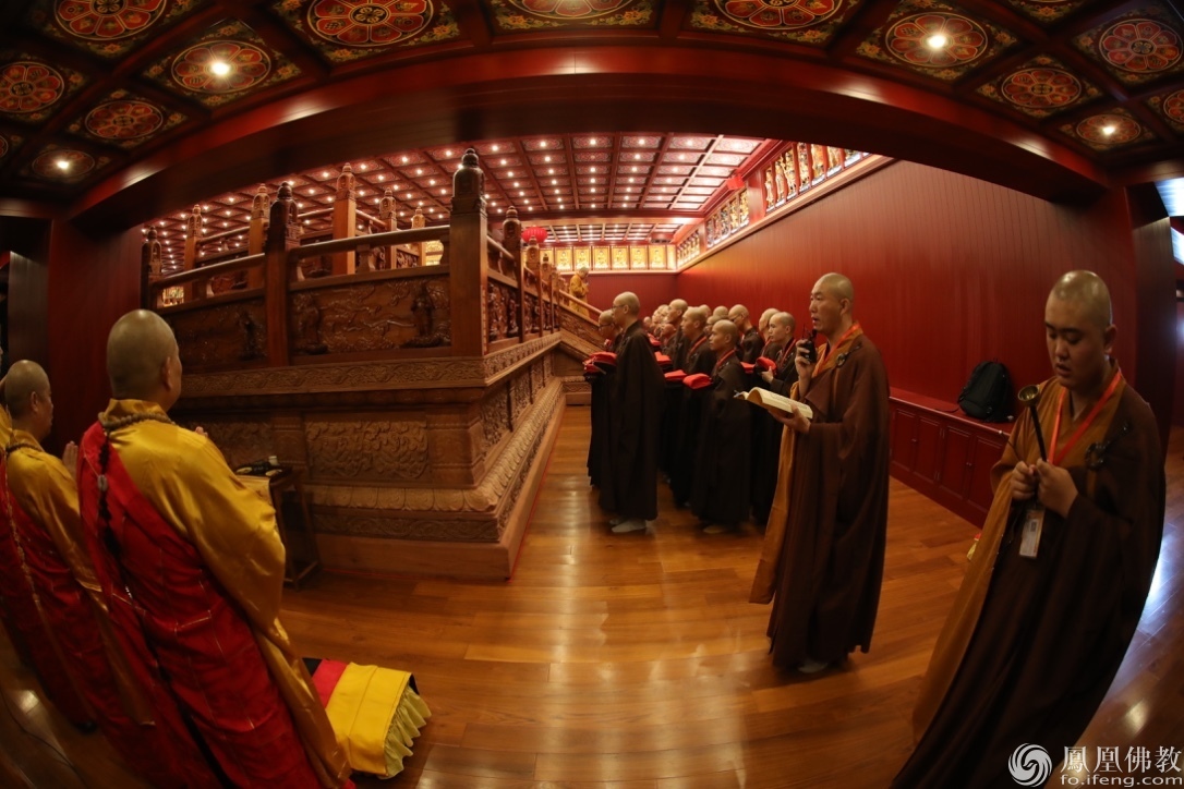 凤凰佛教 摄影:大勇)天降甘露遍洒甘露戒坛(图片来源:凤凰佛教 摄影