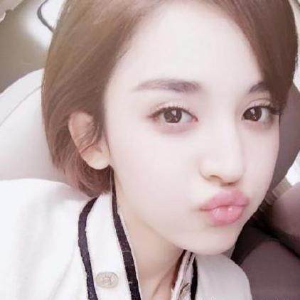 娱乐圈十大当红女星嘟嘴卖萌没想到有的不忍直视