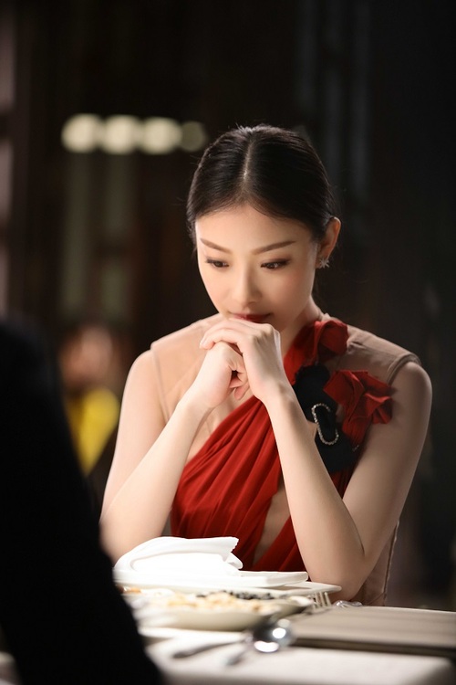 围观28岁还未成年的张末回到17岁的倪妮