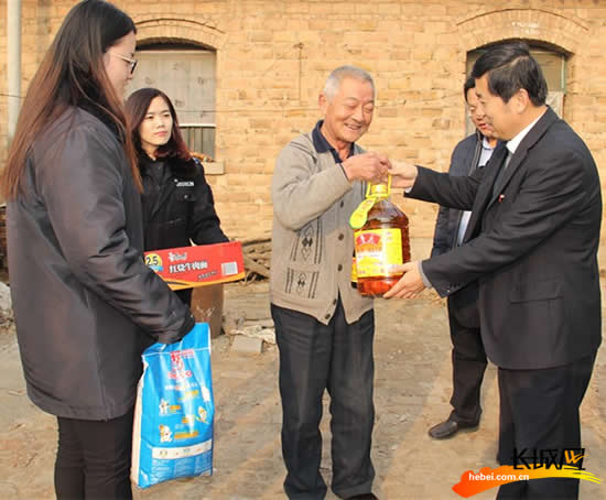 枣强县住建局扶贫工作组慰问贫困群众 助推扶贫攻坚